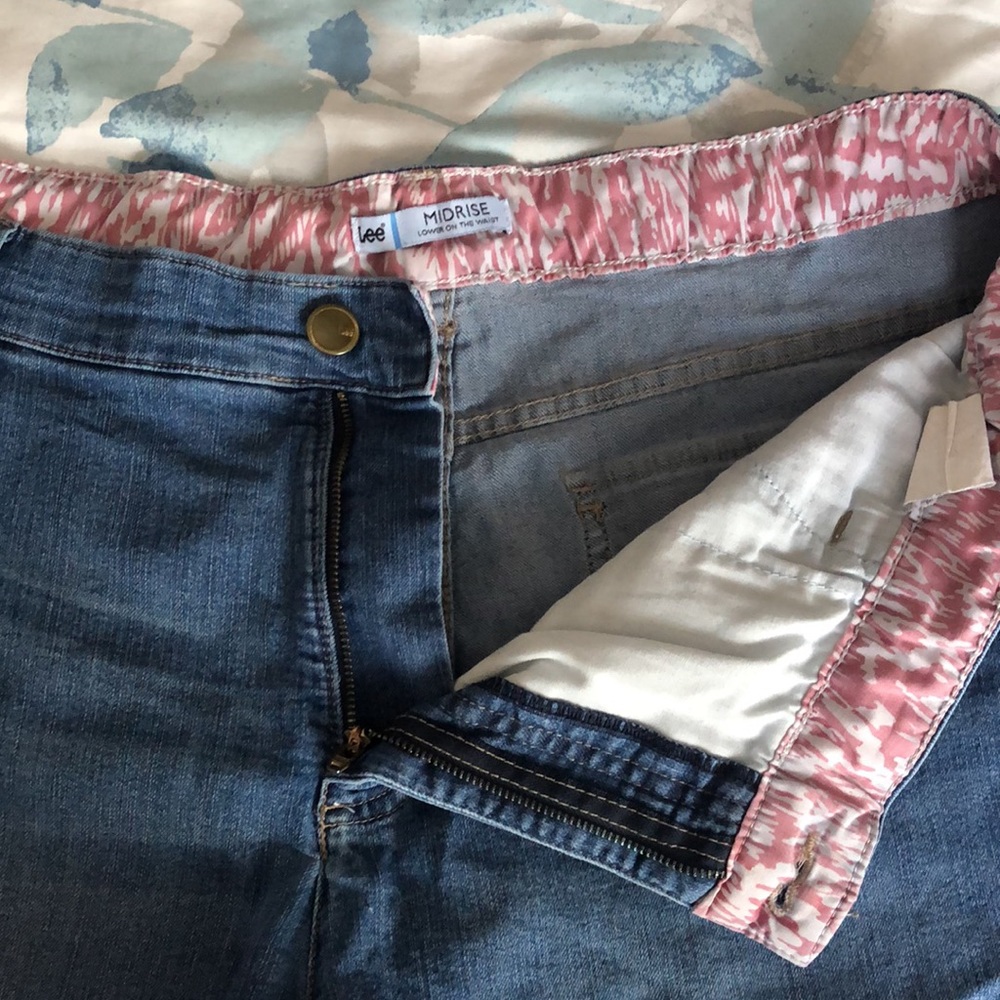 Lee Women’s Midrise Jean Shorts - Picture 3 of 5